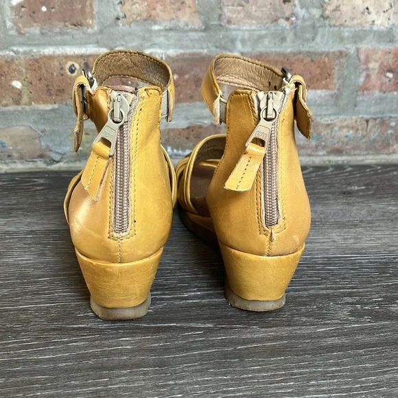 Miz Mooz Cassie leather wedge sandals - Picture 4 of 17